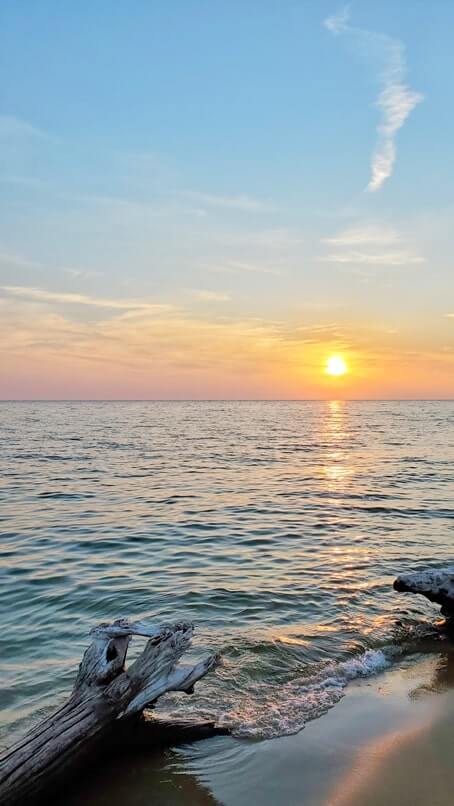 where to go for Muskegon State Park sunset spot, Lake Michigan beach sunset near Lake Michigan campground. michigan travel blog