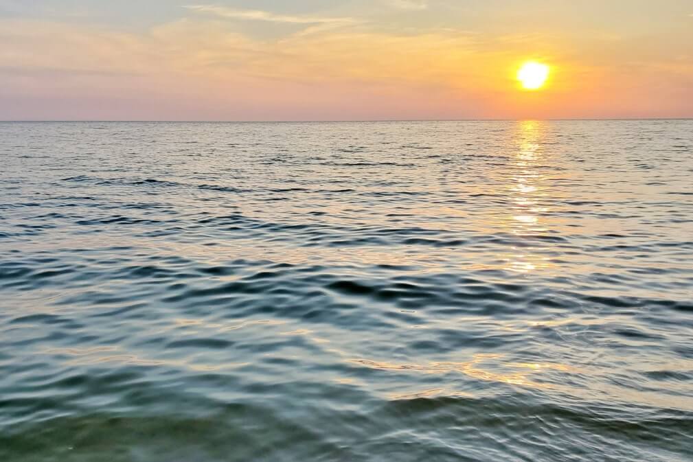 where to go for Muskegon State Park sunset spot, Lake Michigan beach sunset near Lake Michigan campground. michigan travel blog