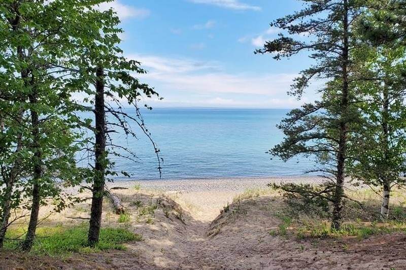 Best places to visit in upper peninsula michigan. lake superior things to do in UP. grand marais truck trail. up michigan travel blog