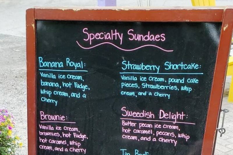 Ruth Anne's ice cream. Muskegon ice cream shop near Muskegon State Park campground. outdoor seating, outdoor dining food places in muskegon mi. michigan travel blog