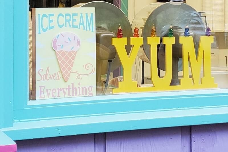 Muskegon ice cream shop near Muskegon State Park campground. where to go for ice cream in muskegon mi. michigan travel blog