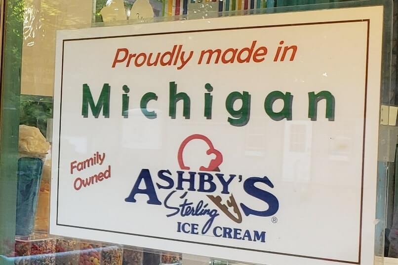 Muskegon ice cream shop near Muskegon State Park campground. where to go for ice cream in muskegon mi. michigan travel blog