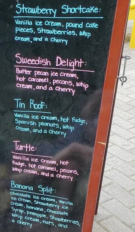ruth ann's ice cream menu. ice cream sundae. flavors. Muskegon ice cream shop. michigan travel blog