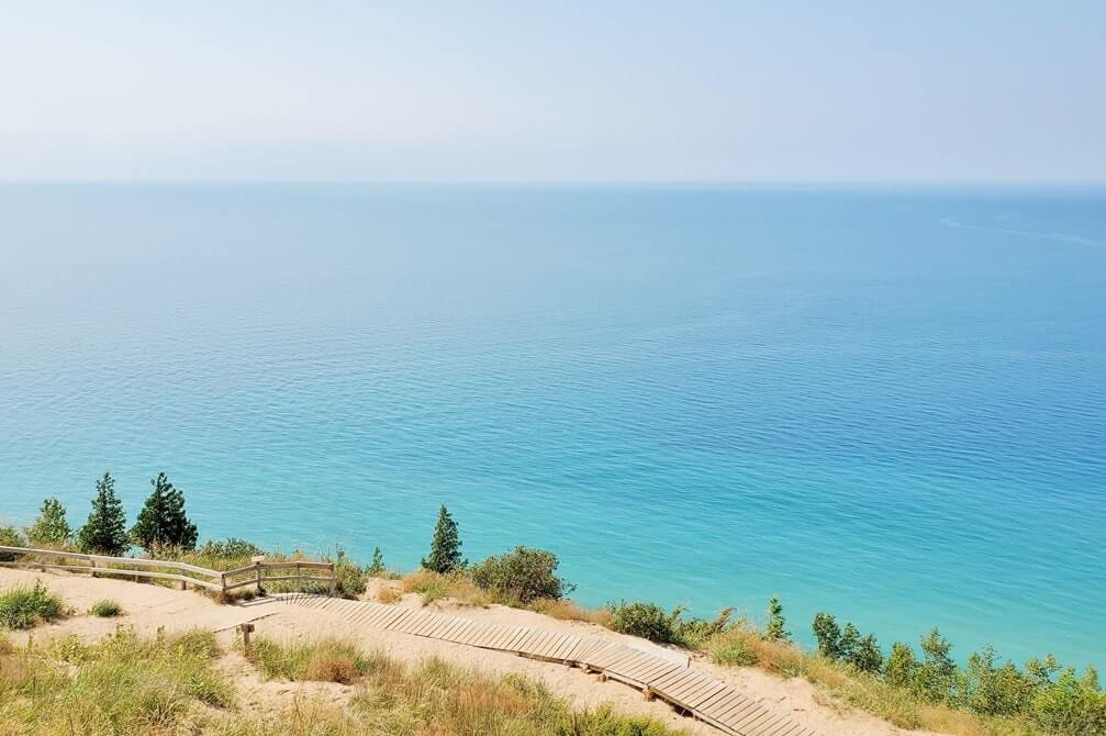Michigan sand dunes. Things to do in Sleeping Bear Dunes: empire bluff trail. michigan travel blog