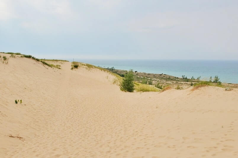 Best Michigan sand dunes along Lake Michigan. Things to do in Sleeping Bear Dunes: sleeping bear point. dune loop trail. michigan travel blog