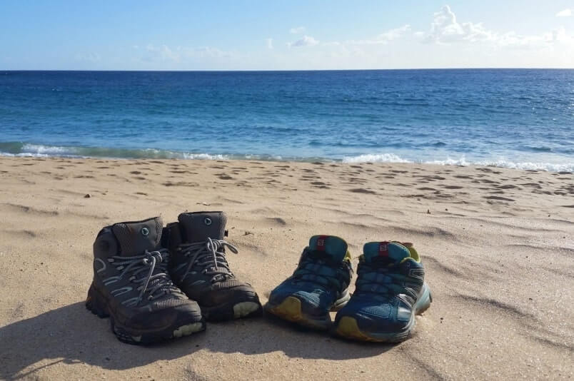 What to wear in Hawaii. Best shoes for Hawaii. Best shoes for hiking in Hawaii. Hiking boots or running shoes. hawaii travel blog