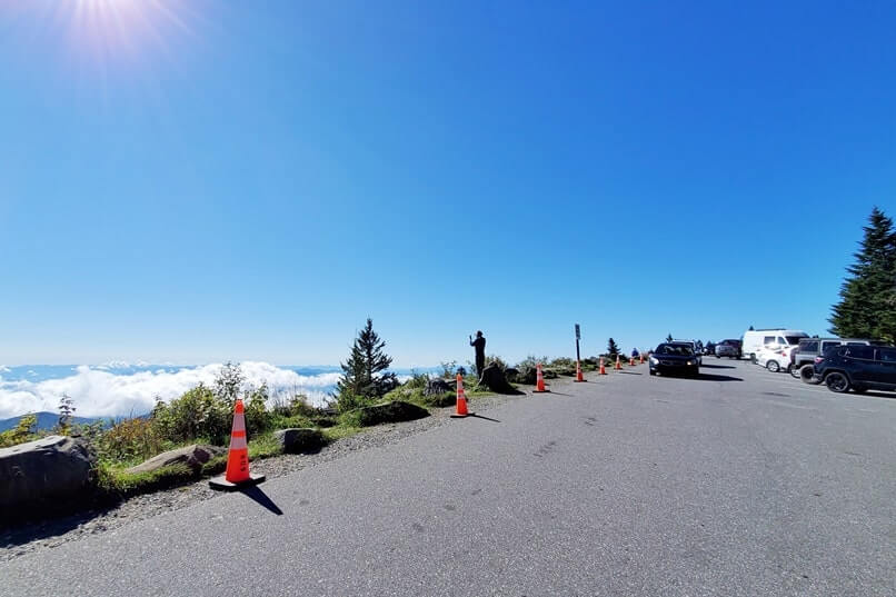 How to get to Clingmans Dome parking lot. Driving to end of Clingmans Dome Road. smoky mountains travel blog