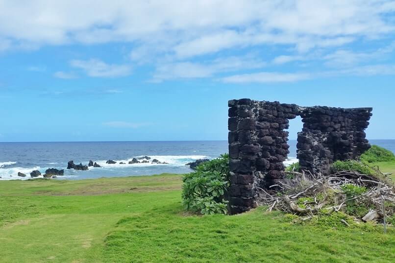 Huialoha Church grounds, mokulau, kaupo. maui hawaii travel blog