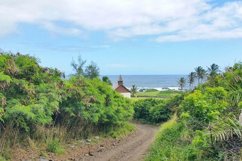 Road to Huialoha Church off of Piilani highway. maui hawaii travel blog
