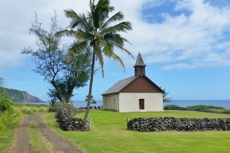 Huialoha Church, small historic hawaiian church. maui hawaii travel blog