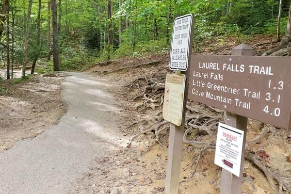 Driving the Smoky Mountains in Tennessee! How to get to Laurel Falls