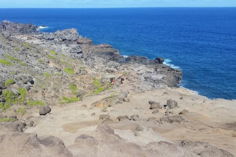 Getting to trailhead from Nakalele Blowhole parking to hike the trail to blowhole. maui hawaii travel blog
