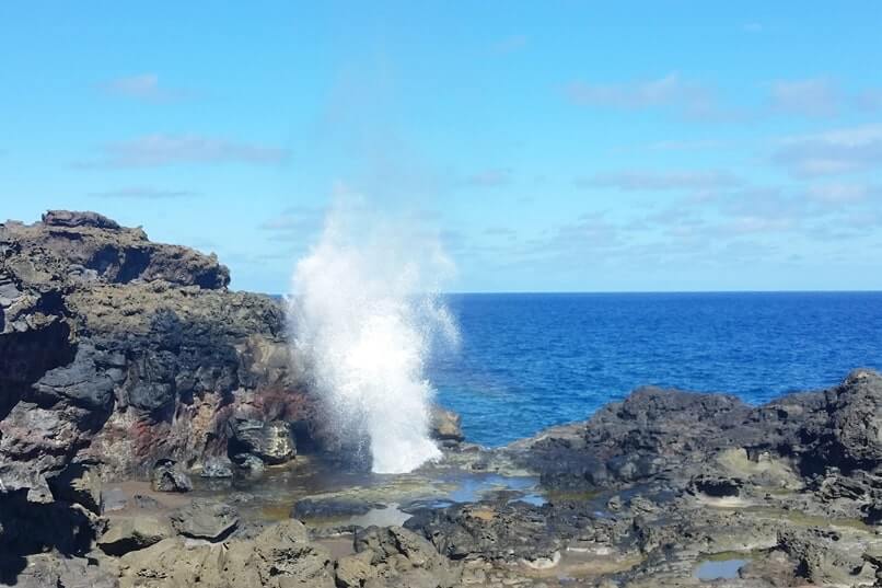 Getting to trailhead from Nakalele Blowhole parking to hike the trail to blowhole. maui hawaii travel blog