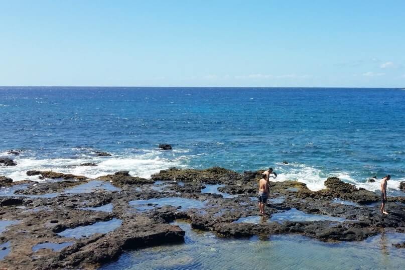 Lanai tide pools. Hulopoe tide pools, Hulopoe Bay. On the way to sweetheart rock trail, puu pehe trail. Best Lanai tide pools. hawaii travel blog