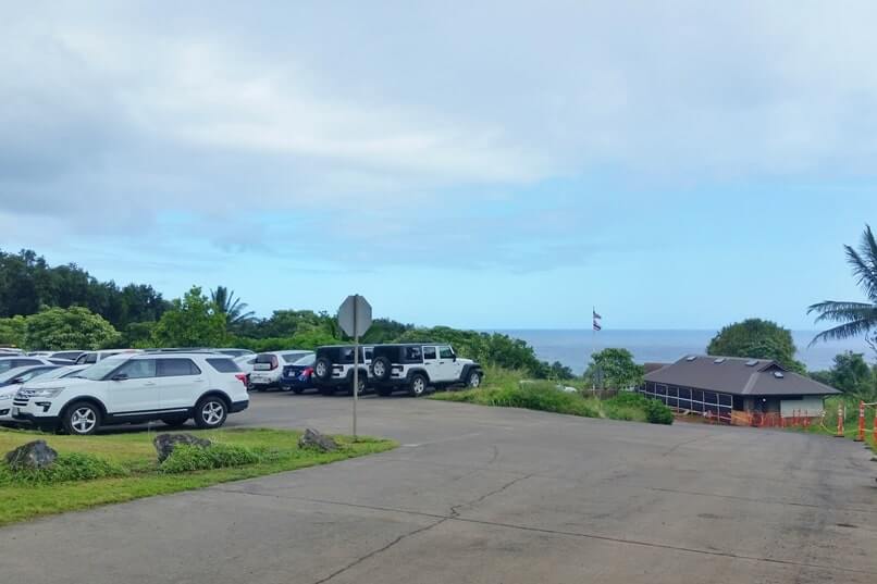 Pipiwai Trail parking lot: haleakala national park kipahulu parking. maui hawaii travel blog