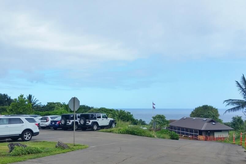 Pipiwai Trail: Getting to the pipiwai trailhead. haleakala national park kipahulu parking. maui hawaii travel blog