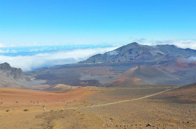 Best hikes in Haleakala National Park. haleakala hiking trails. haleakala summit hiking. sliding sands trail. maui hawaii travel blog