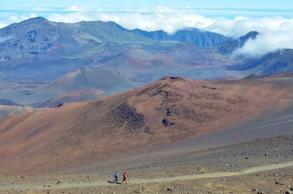 Best hikes in Haleakala National Park. haleakala hiking trails. haleakala summit hiking. sliding sands trail. maui hawaii travel blog