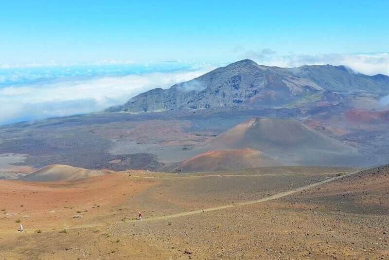 Best hikes in Haleakala National Park. haleakala hiking trails. haleakala summit hiking. haleakala kipahulu hiking. maui hawaii travel blog
