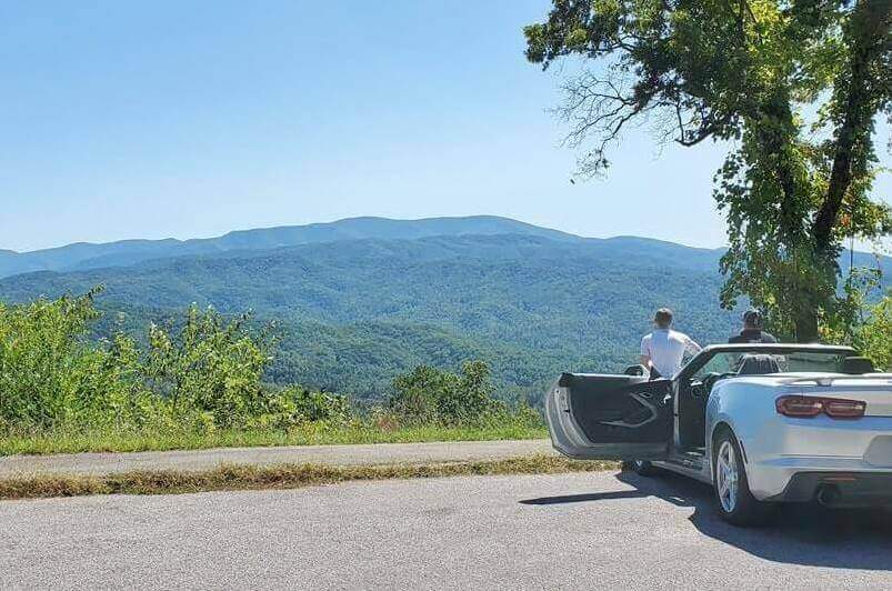 Best scenic drives in Great Smoky Mountains National Park. Driving to Smoky Mountains on Foothills Parkway. TN. smokies travel blog