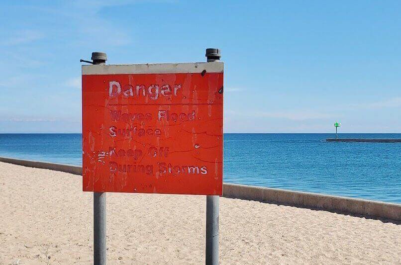 Grand Marais lighthouse pier dangers. things to know about lake superior. up michigan travel blog