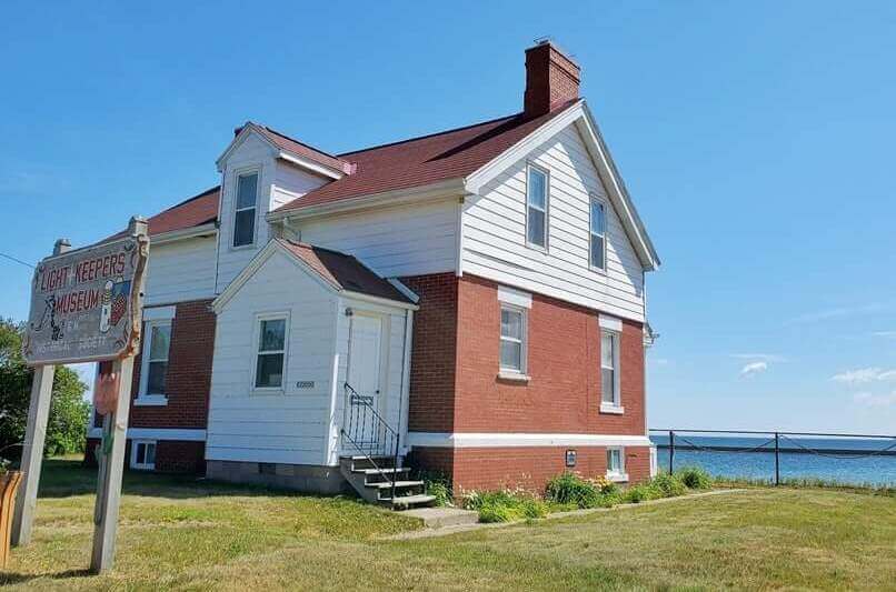 Grand Marais lighthouse museum in Grand Marais MI. lake superior lighthouses. up michigan travel blog