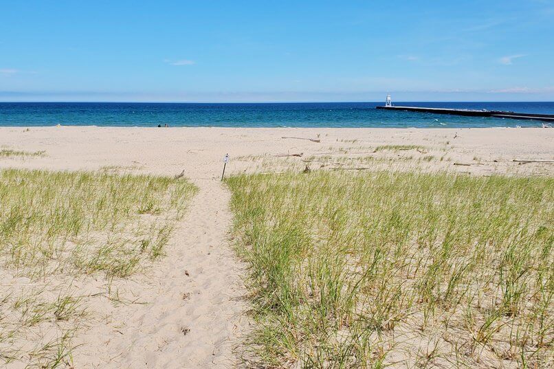 getting to Grand Marais MI lighthouse. grand sable sand dunes, lake superior. grand marais harbor of refuge outer lighthouse. lake superior lighthouses in michigan. Grand Marais MI. up michigan travel blog