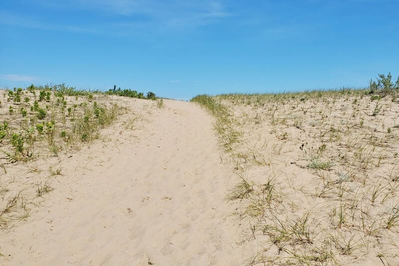 Sand dunes in Grand Marais MI. grand sable dunes. lake superior sand dunes. Getting to Grand Marais lighthouse pier. getting to grand marais harbor of refuge outer lighthouse pier. lake superior. grand marais MI lighthouses. up michigan travel blog