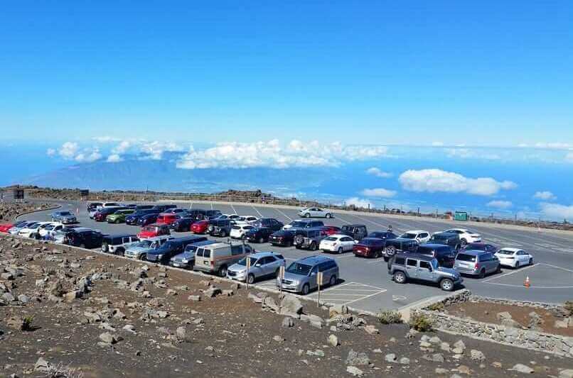 Getting to Haleakala hiking trails. Parking at haleakala summit area trailhead. maui hawaii travel blog