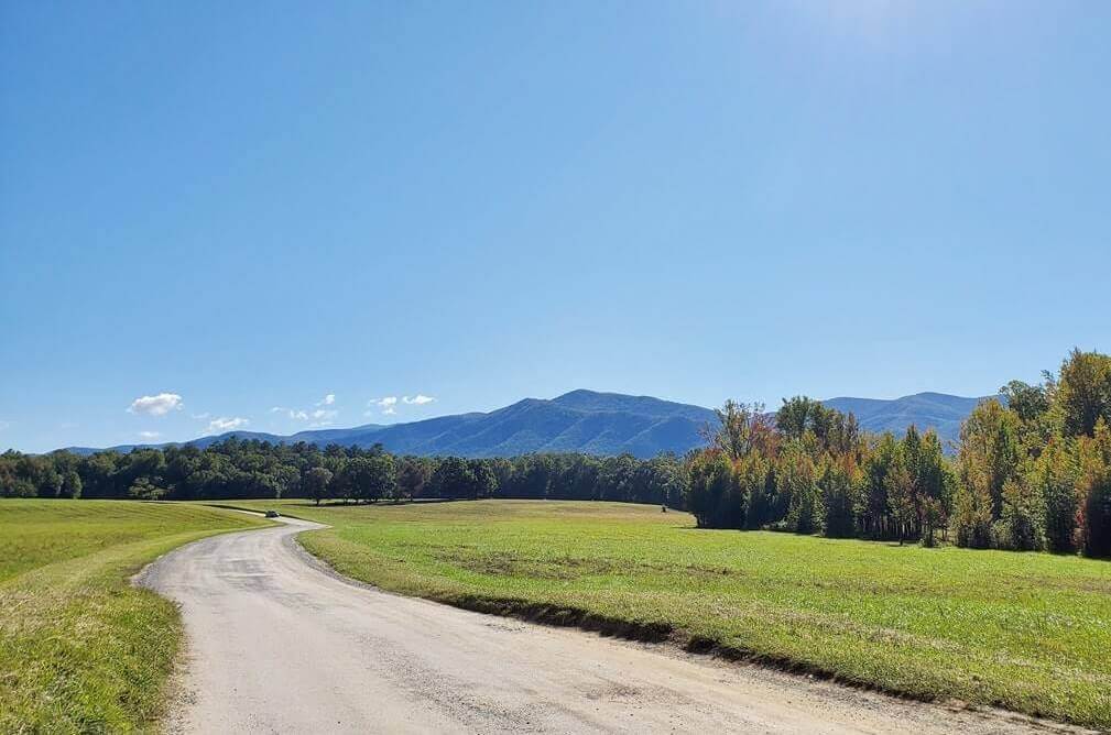 Best scenic drives in Smoky Mountains. Driving in Smoky Mountains on Cades Cove Loop Road. TN. smokies travel blog