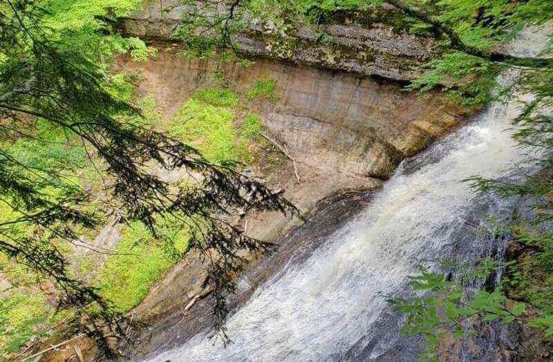 Pictured Rocks hiking to chapel falls. chapel loop trail. Lake Superior michigan hiking trails, Pictured Rocks National Lakeshore. upper peninsula michigan travel blog
