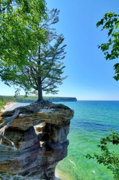 Pictured Rocks hiking to chapel rock. chapel loop trail. Lake Superior michigan hiking trails, Pictured Rocks National Lakeshore. upper peninsula michigan travel blog