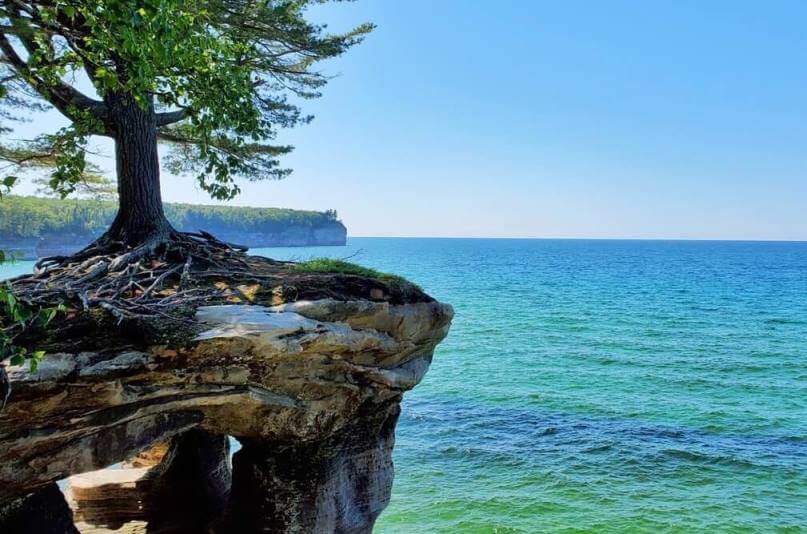 Pictured Rocks hiking to chapel rock. chapel loop trail. Lake Superior michigan hiking trails, Pictured Rocks National Lakeshore. upper peninsula michigan travel blog