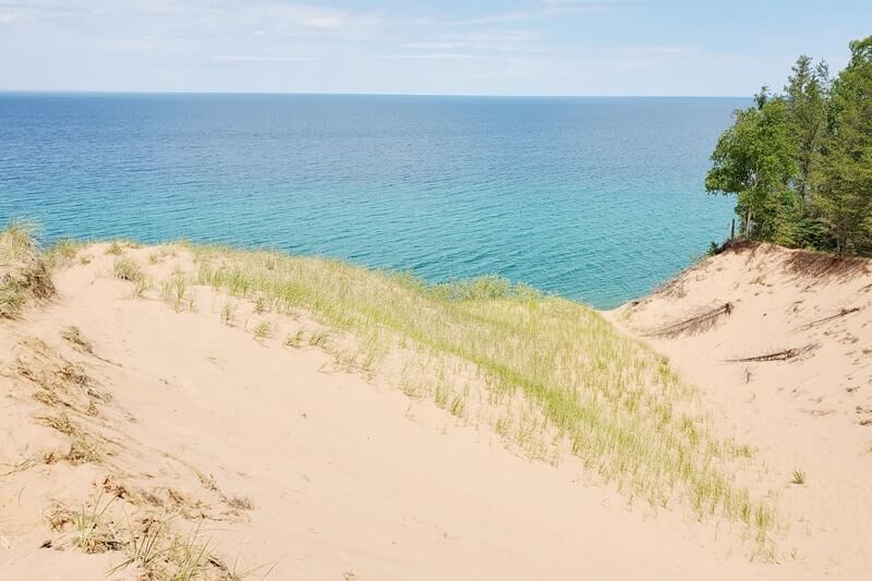 Pictured Rocks hiking to grand sable dunes: grand sable dunes loop Trail. Lake Superior upper peninsula hiking trails, Pictured Rocks National Lakeshore. upper peninsula michigan travel blog