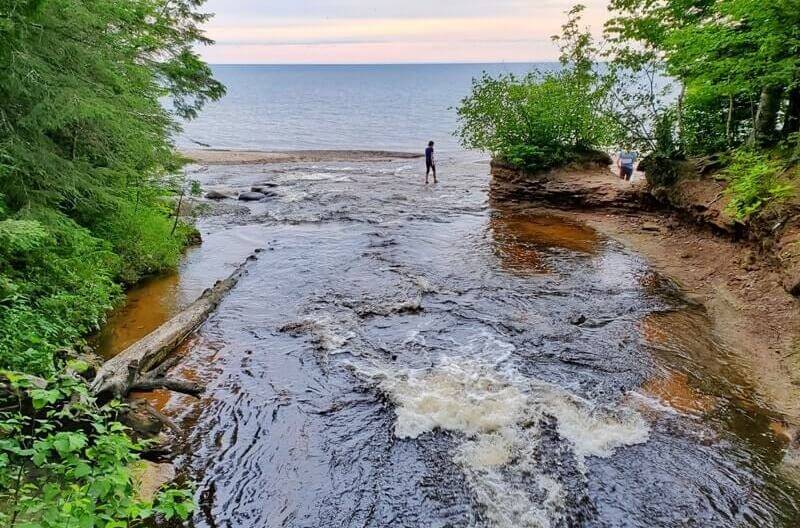 Pictured Rocks hiking to au sable light station from hurricane river: Au Sable Lighthouse Trail, hike from hurricane river trailhead. Lake Superior michigan hiking trails, Pictured Rocks National Lakeshore. upper peninsula michigan travel blog
