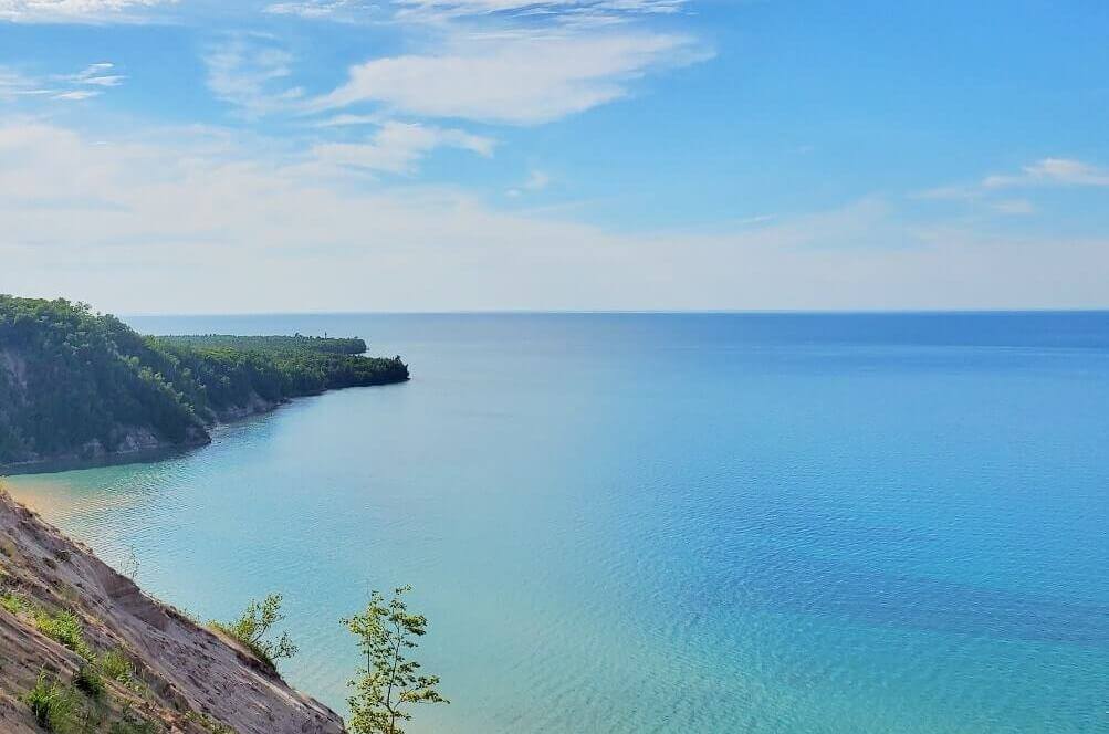 Pictured Rocks hiking from log slide dunes overlook trail, grand sable dunes. north country trail, hike to log slide sand dunes. Lake Superior michigan hiking trails, Pictured Rocks National Lakeshore. upper peninsula michigan travel blog