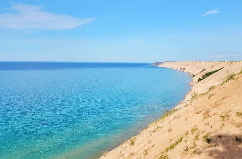 Pictured Rocks hiking from log slide dunes overlook trail, grand sable dunes. north country trail, hike to log slide sand dunes. Lake Superior michigan hiking trails, Pictured Rocks National Lakeshore. upper peninsula michigan travel blog