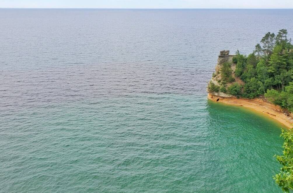 Pictured Rocks hiking from miners castle point overlook trail. upper peninsula michigan hiking trails, Pictured Rocks National Lakeshore. up michigan travel blog