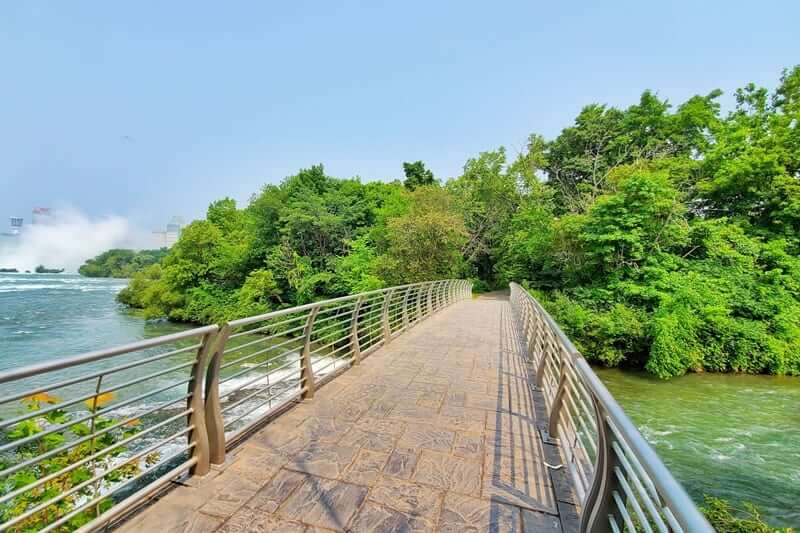 Three Sisters Islands bridge walk. things to do in Niagara Falls State Park, NY, USA, american side. new york travel blog