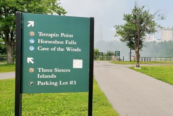 how to get to Three Sisters Islands: walk from goat island. Niagara Falls State Park, NY, USA, american side. new york travel blog