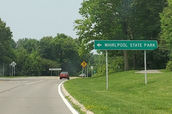 Niagara Falls to Whirlpool scenic overlook. getting to whirlpool state park. new york travel blog