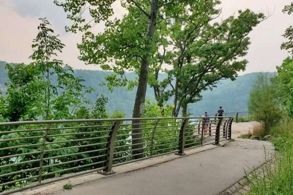 Whirlpool scenic overlook trail start. where to start niagara gorge rim trail. new york travel blog