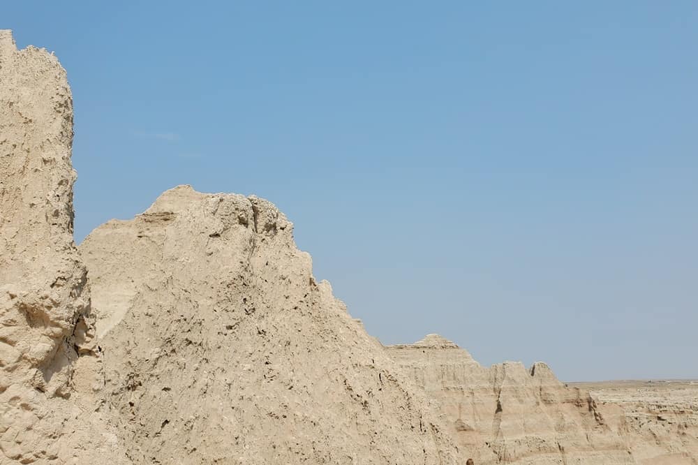 Window Trail to see Badlands Wall window: Short hikes in Badlands National Park. Easy hikes in Badlands National Park. south dakota travel blog