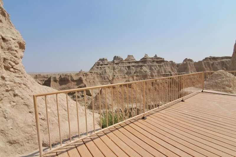 Window Trail to see Badlands Wall window: Short hikes in Badlands National Park. Easy hikes in Badlands National Park. south dakota travel blog