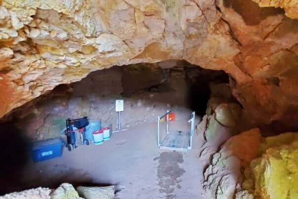 How to see Jewel Cave entrance. Hiking the Canyons Trail to natural entrance of Jewel Cave. south dakota travel blog