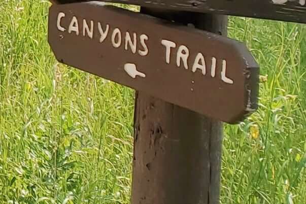 Strating the hike in Historic Area to go to jewel cave natural entrance. canyons trailhead historic area. south dakota travel blog