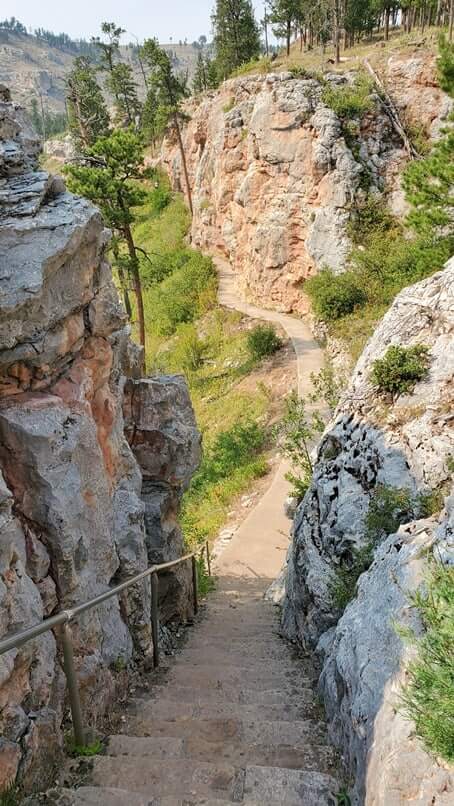 Hiking the Canyons Trail to natural entrance of Jewel Cave. south dakota travel blog