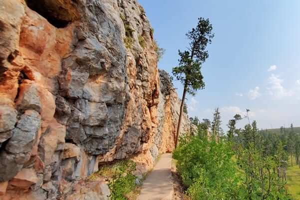 Hiking the Canyons Trail from natural entrance of Jewel Cave. south dakota travel blog