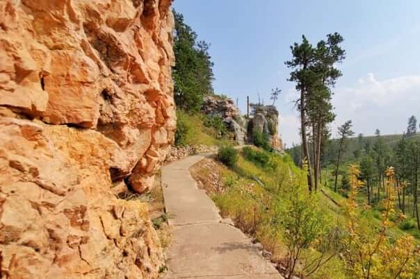 Hiking the Canyons Trail from natural entrance of Jewel Cave. south dakota travel blog