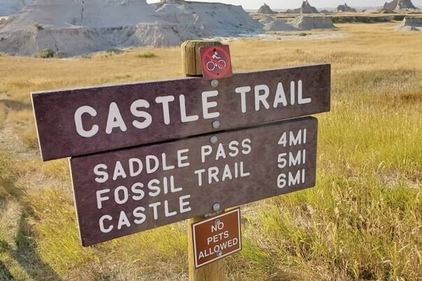 Where to start hiking the castle trail from door trail, window trail, notch trail parking lot. badlands national park. south dakota travel blog